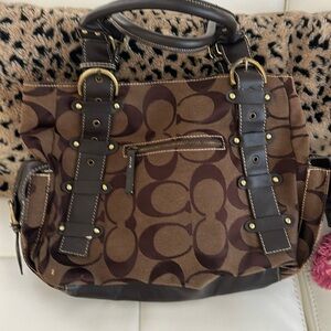 Women’s Coach Hand bag classic and contagious!